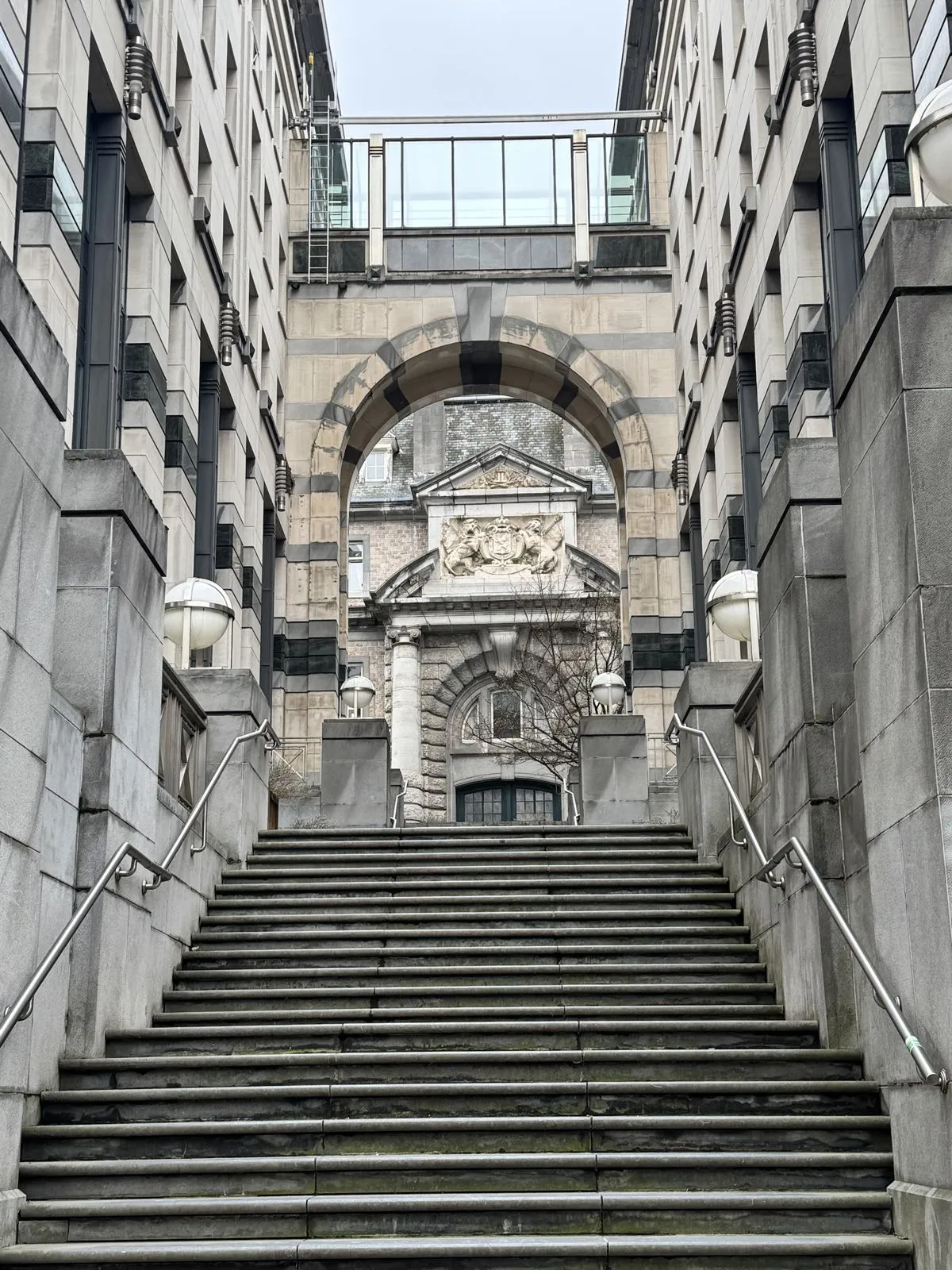 Bruxelles, Scări spre un arc