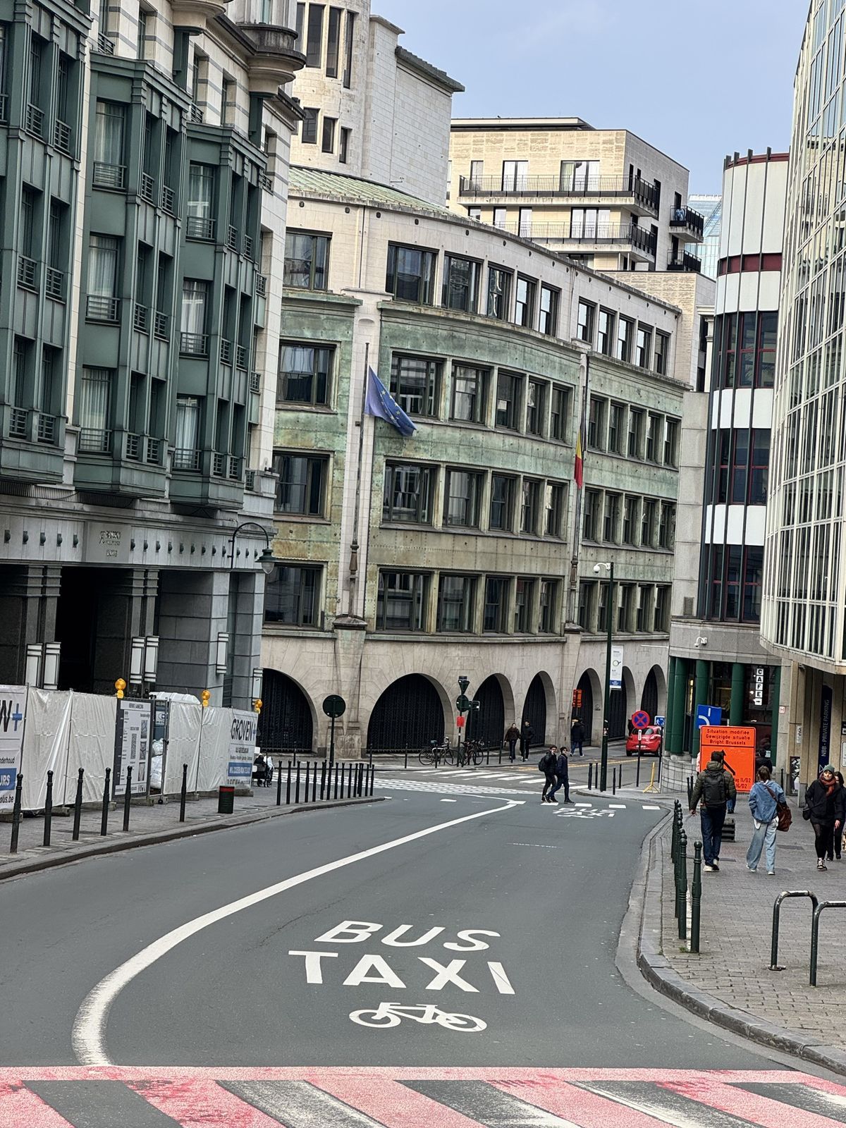Bruxelles, O stradă care urcă